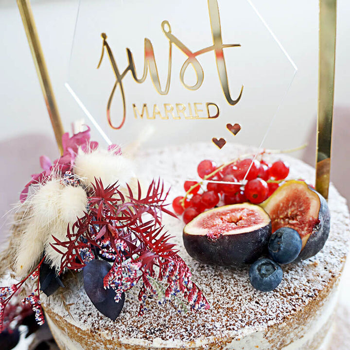 Boho Wedding Vanilla-Raspberry 2-tier including decorations and cake topper – serves 30 people!