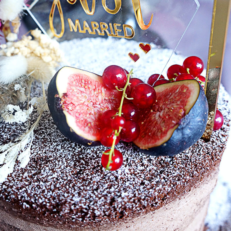 Boho Wedding Chocolate 3-tier including decorations and cake topper – serves 65 people!
