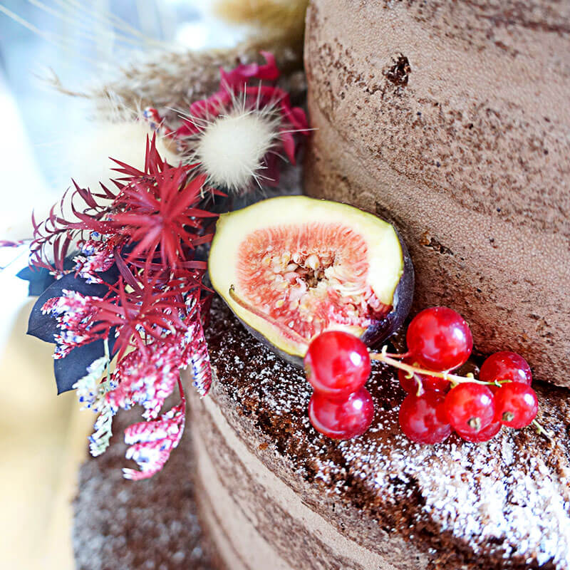 Boho Wedding Chocolate 3-tier including decorations and cake topper – serves 65 people!