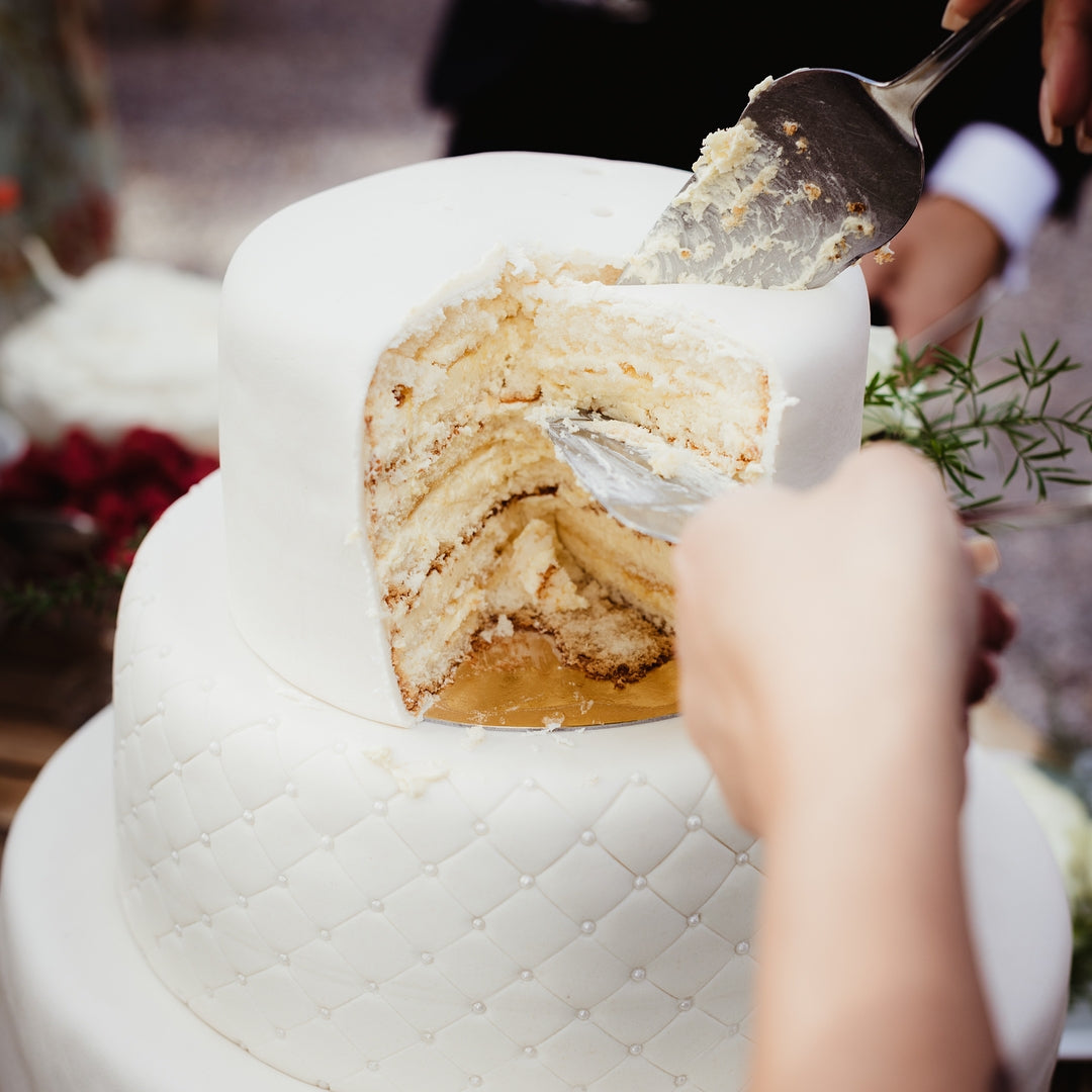 White Wedding Cake "White Wedding"