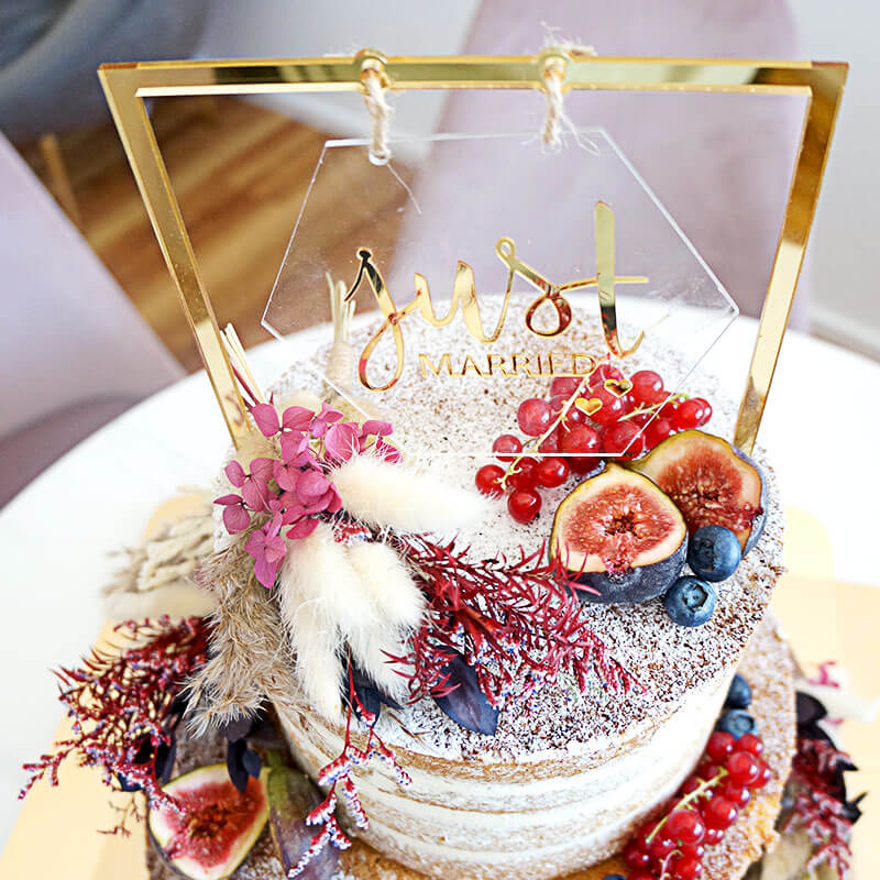 Boho Wedding Vanilla-Raspberry 2-tier including decorations and cake topper – serves 30 people!