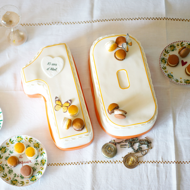 Double-digit cakes, various colours
