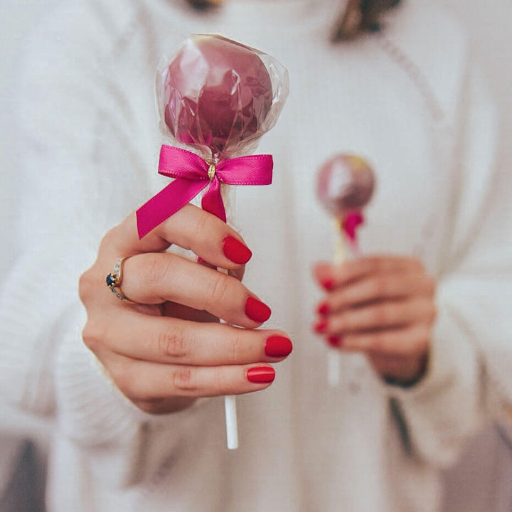 Cake pops with ruby chocolate (12 pieces)