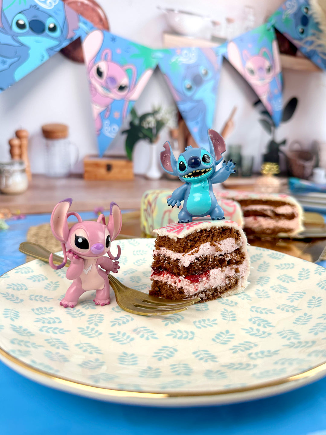 Angel & Stitch® on cake