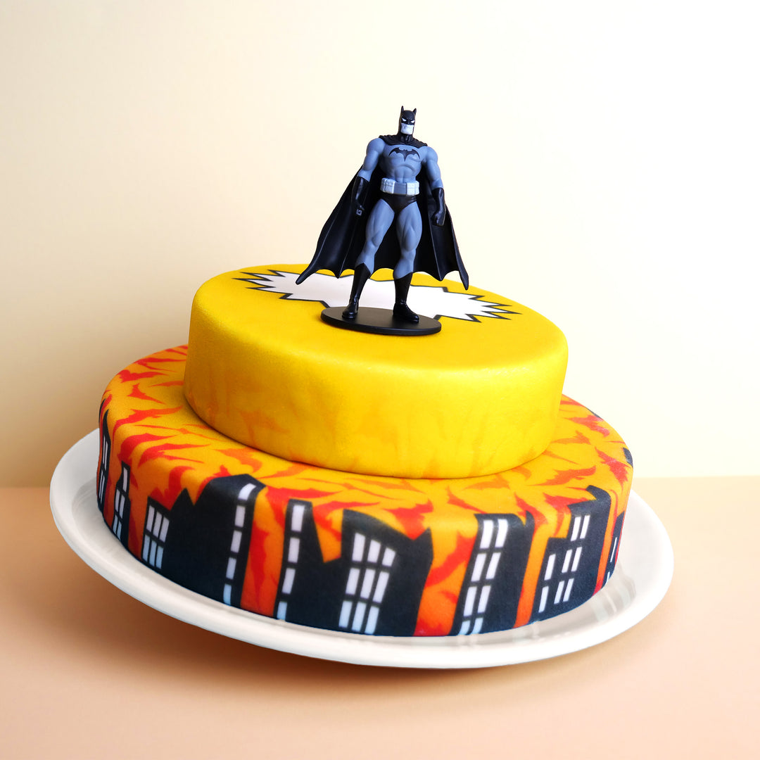 Batman® auf zweistöckiger Comicstadt-Torte