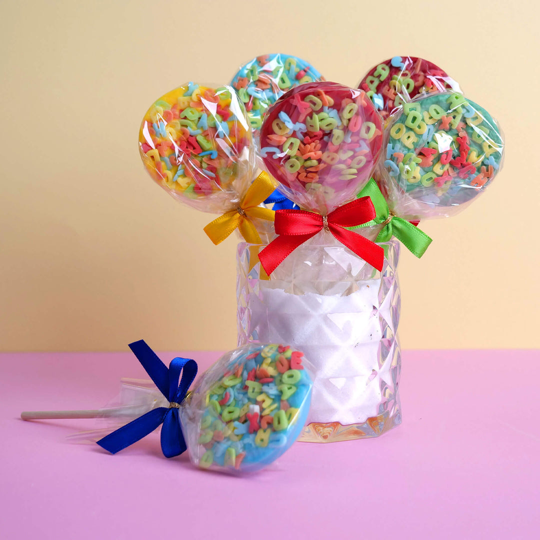 Colourful letter lollipops (10 pieces)