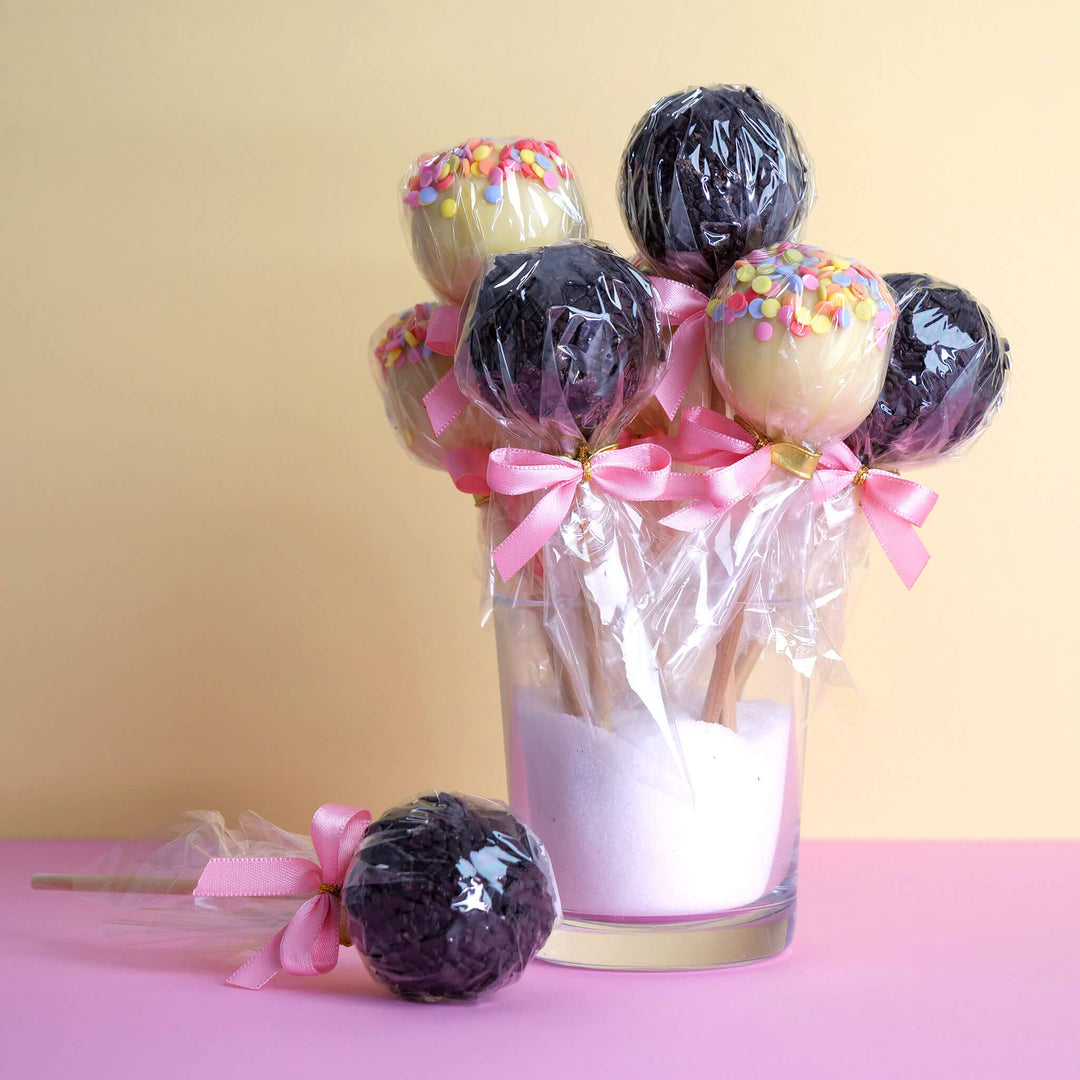 Red Velvet & Chocolate Chip Cake Pops (12 pieces)