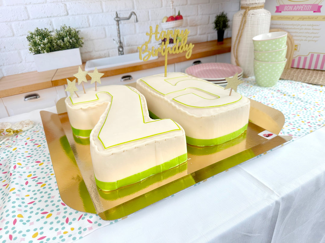 Double-digit cakes, various colours