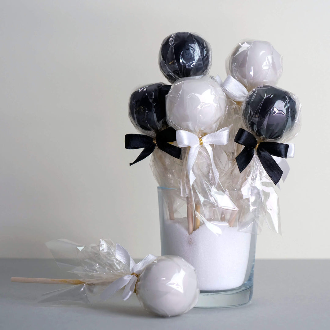 Colourful cake pops in 2 colours (2x6 pieces)