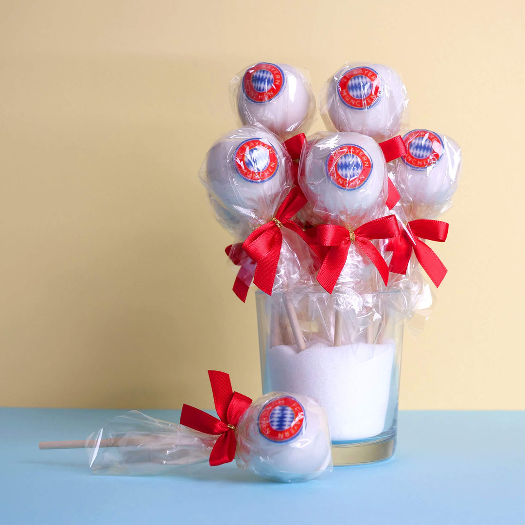 FC Bayern Munich Cake Pops (12 pieces)