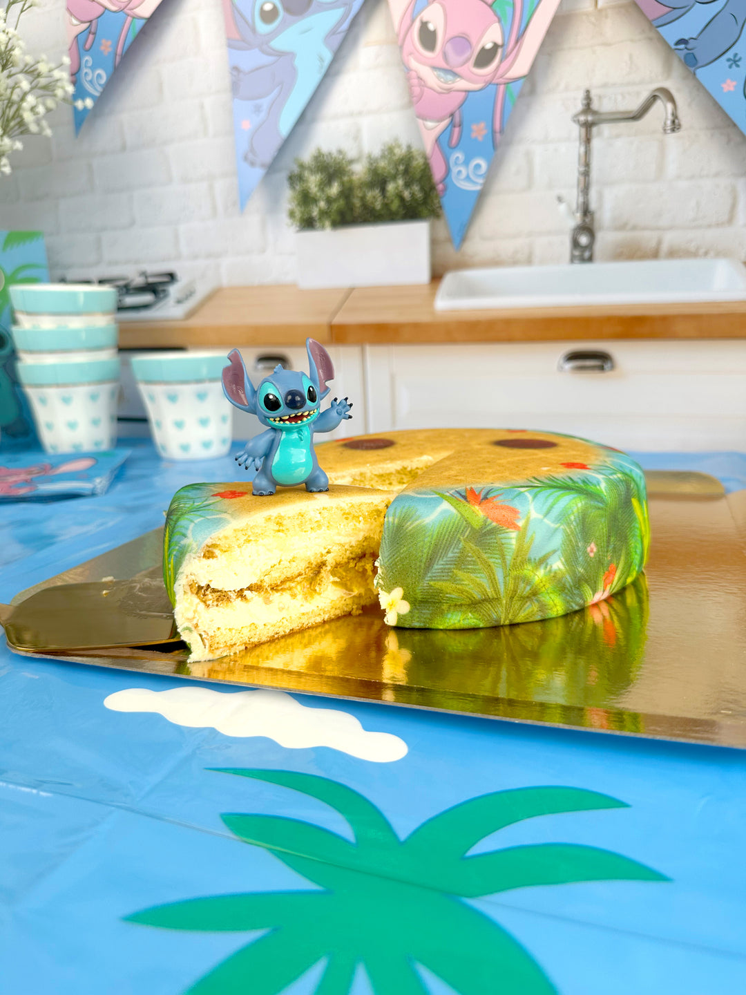 Stitch® on Tropical Beach Cake