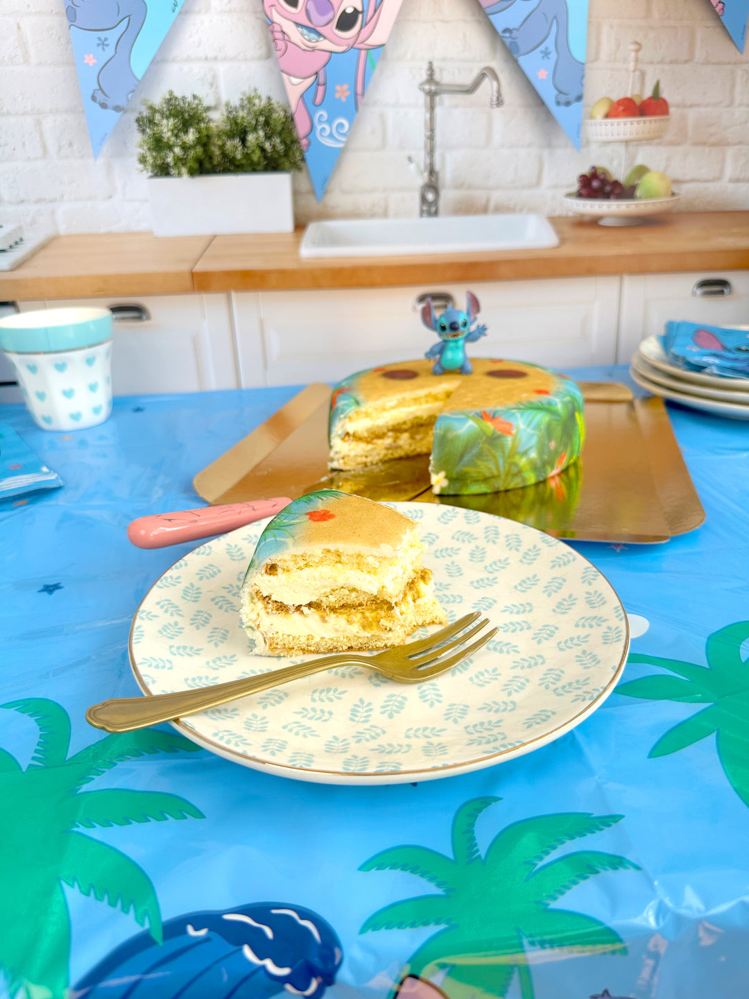 Stitch® on Tropical Beach Cake