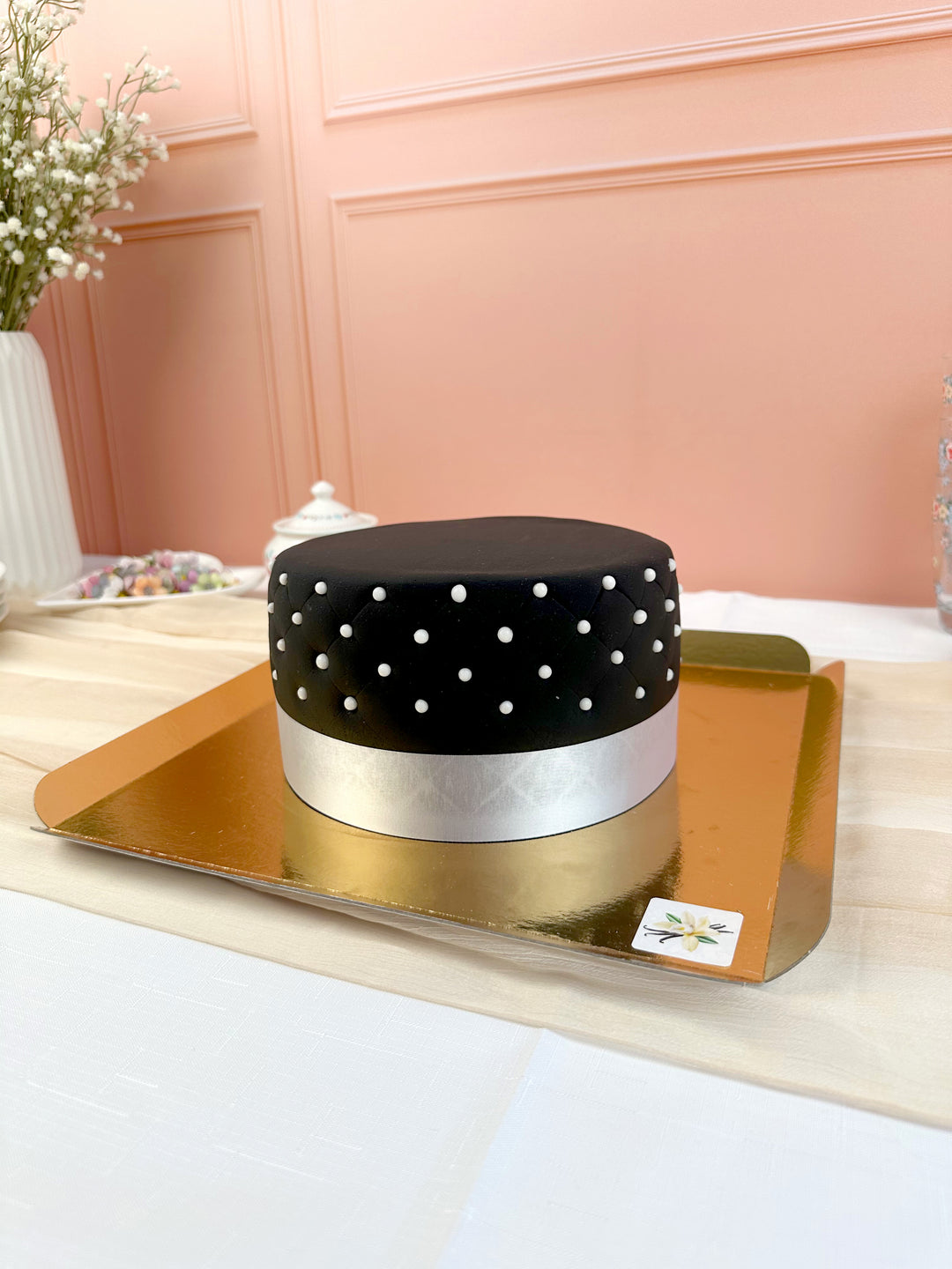 Black Deluxe Cake – double height