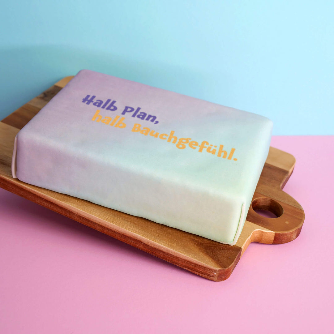 Spruch-Torte "Halb Plan, halb Bauchgefühl."