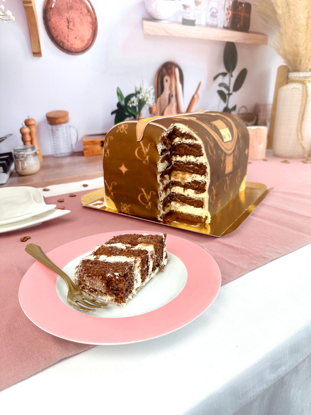 Handbag Cake VG, brown with beige details