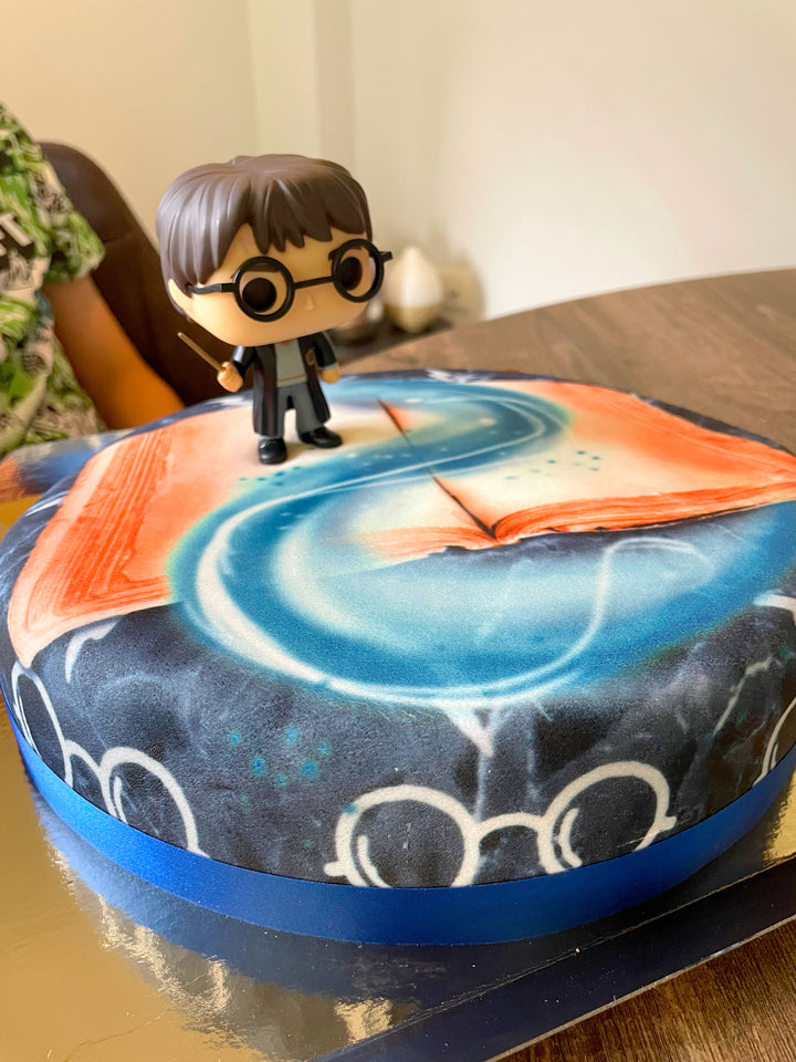 Harry Potter® on a blue magic cake