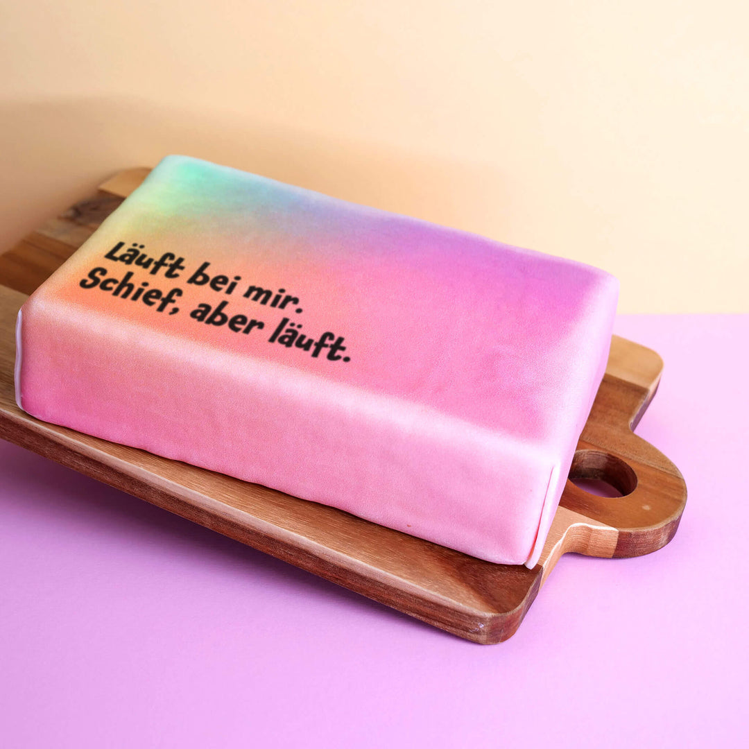 Spruch-Torte "Läuft bei mir. Schief, aber läuft."
