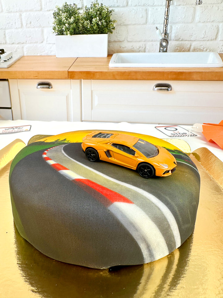 Toy car on cake – LAMBORGHINI
