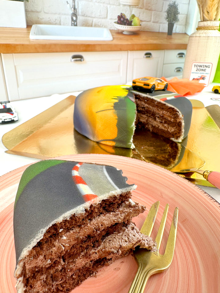 Toy car on cake – LAMBORGHINI