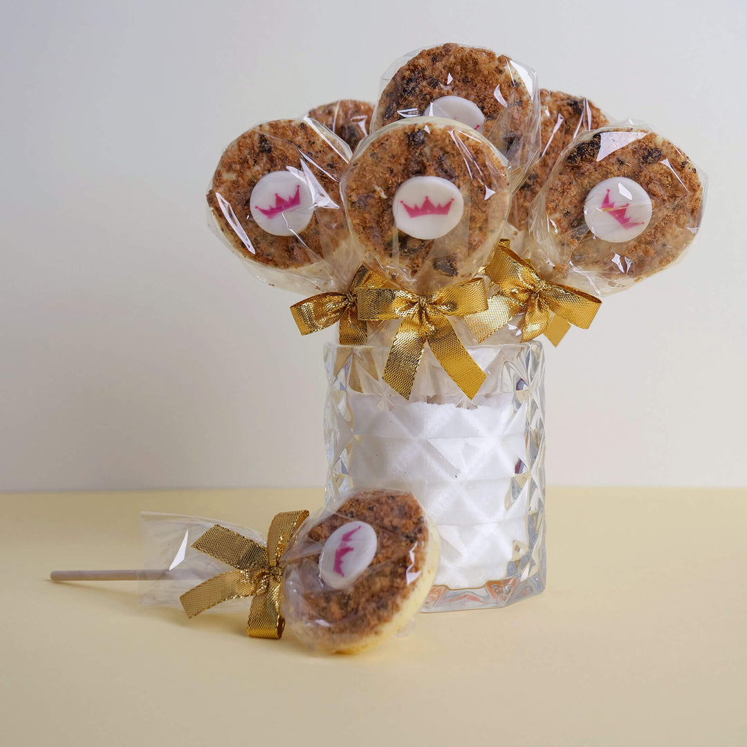 White chocolate lollipops & cookie crumble with logo (10 pieces)