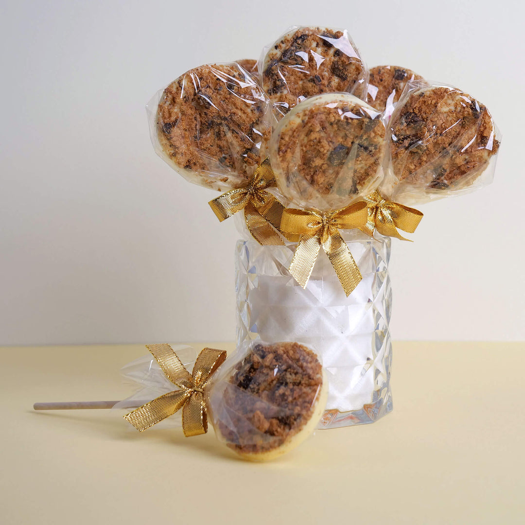 Lollipops with white chocolate & cookie crumble (10 pieces)
