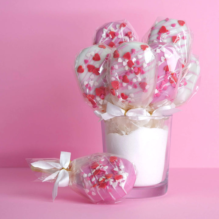 Love-Cake-Popsicle mit Herzkonfetti