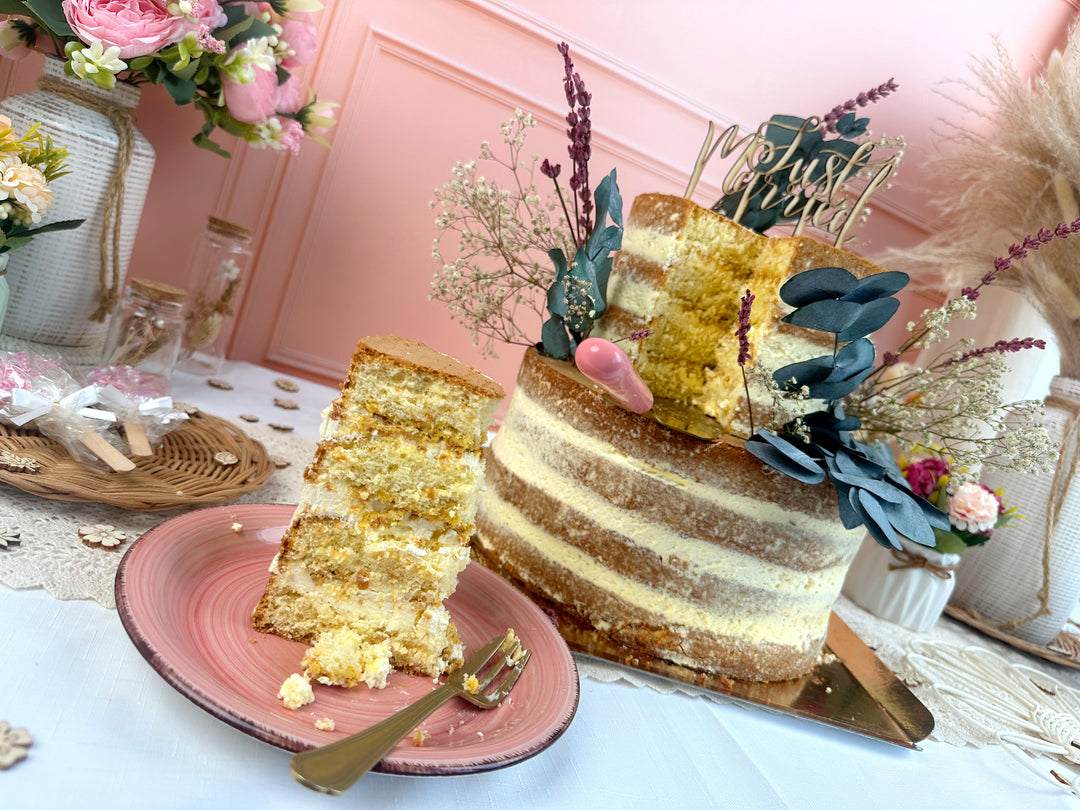 Vanilla Naked Cake Wedding Cake with biscuit crunch