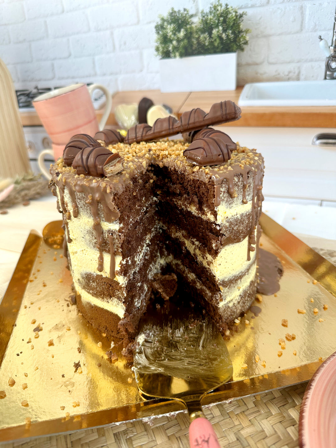 Cake with Kinder Bueno® bars