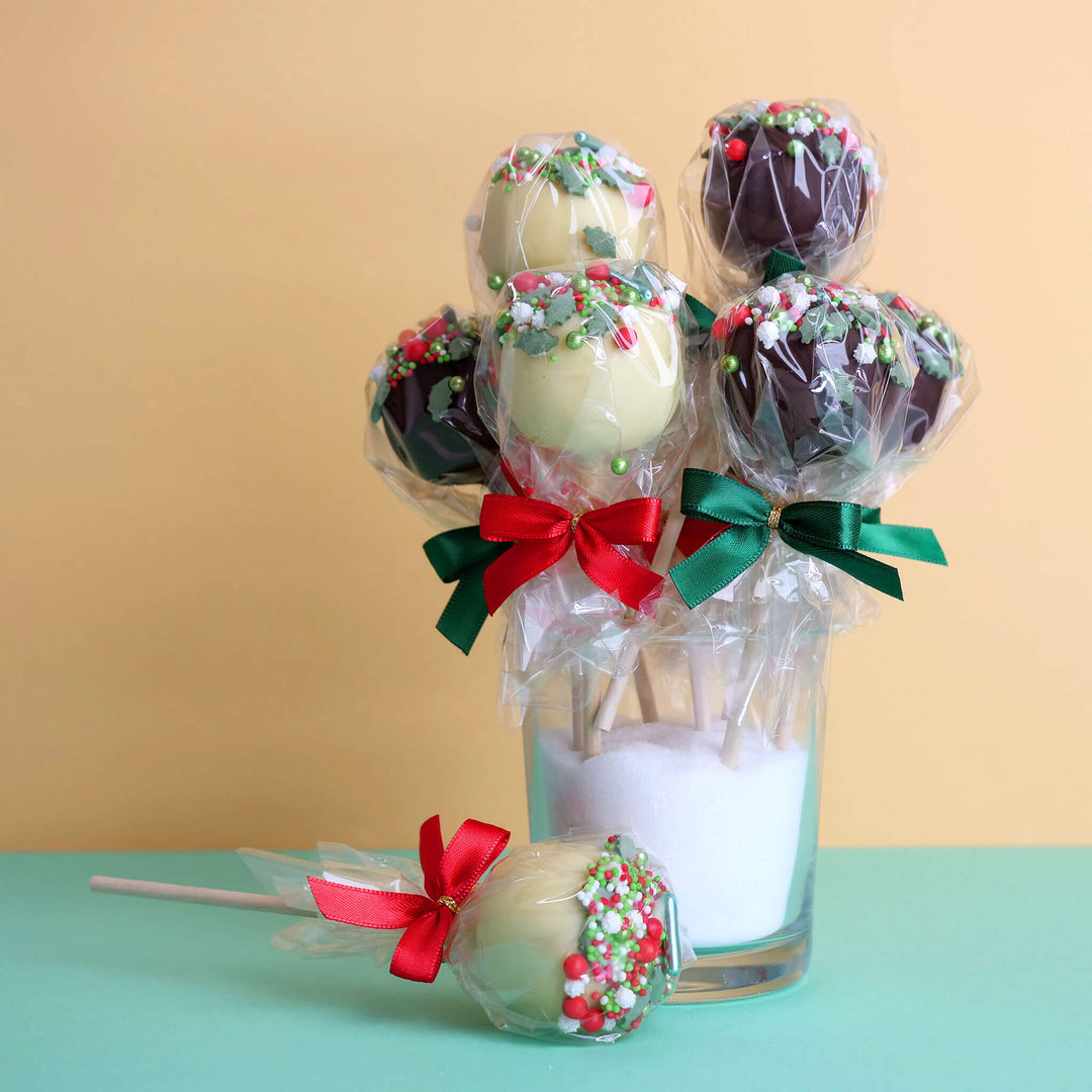 Christmas cake pops with red and green sprinkles (12 pieces)
