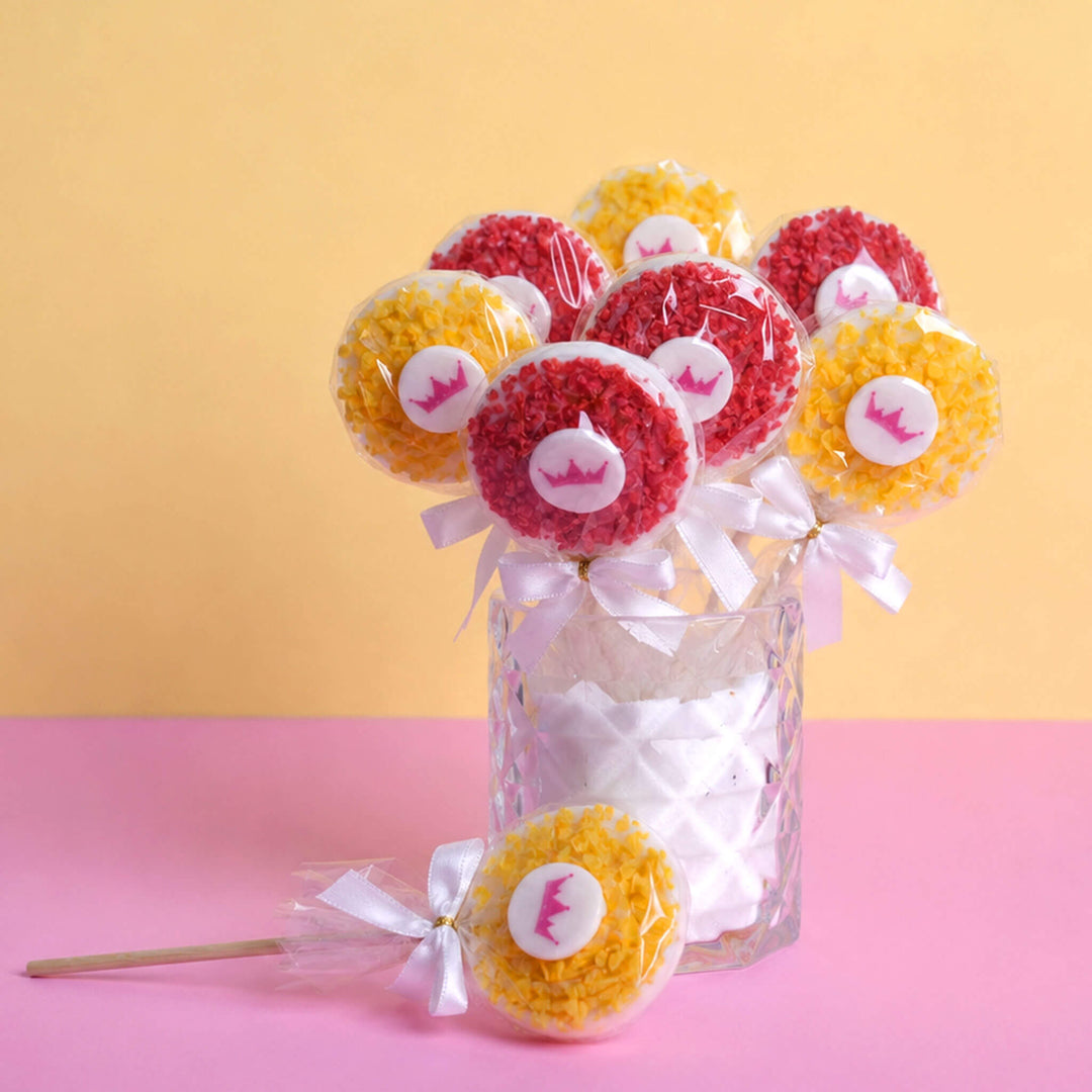 White lollipops with strawberry and orange crisp with logo (10 pieces)
