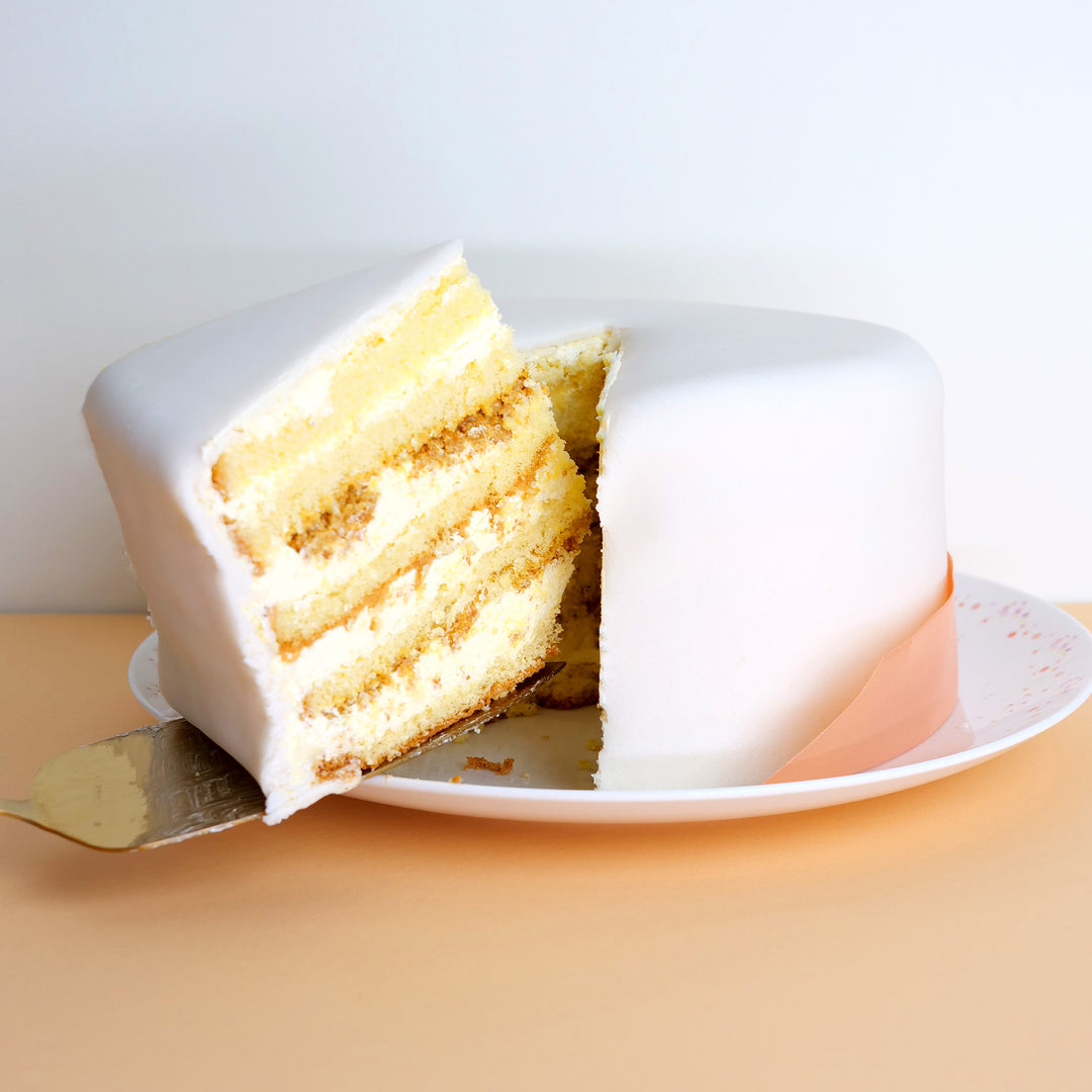 White Deluxe Cake with Cake Ribbon