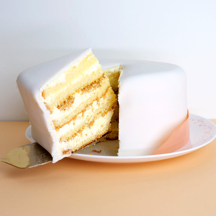 White Deluxe Cake with Cake Ribbon