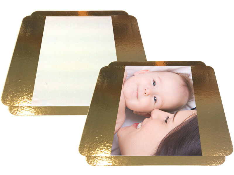 Rectangular cake topper made from almond paste