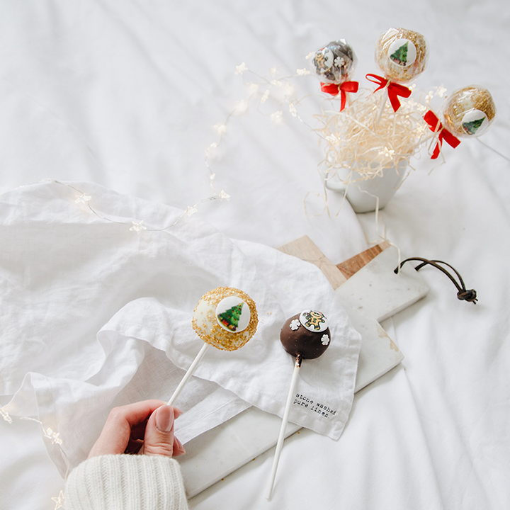 Christmas cake pops (12 pieces)