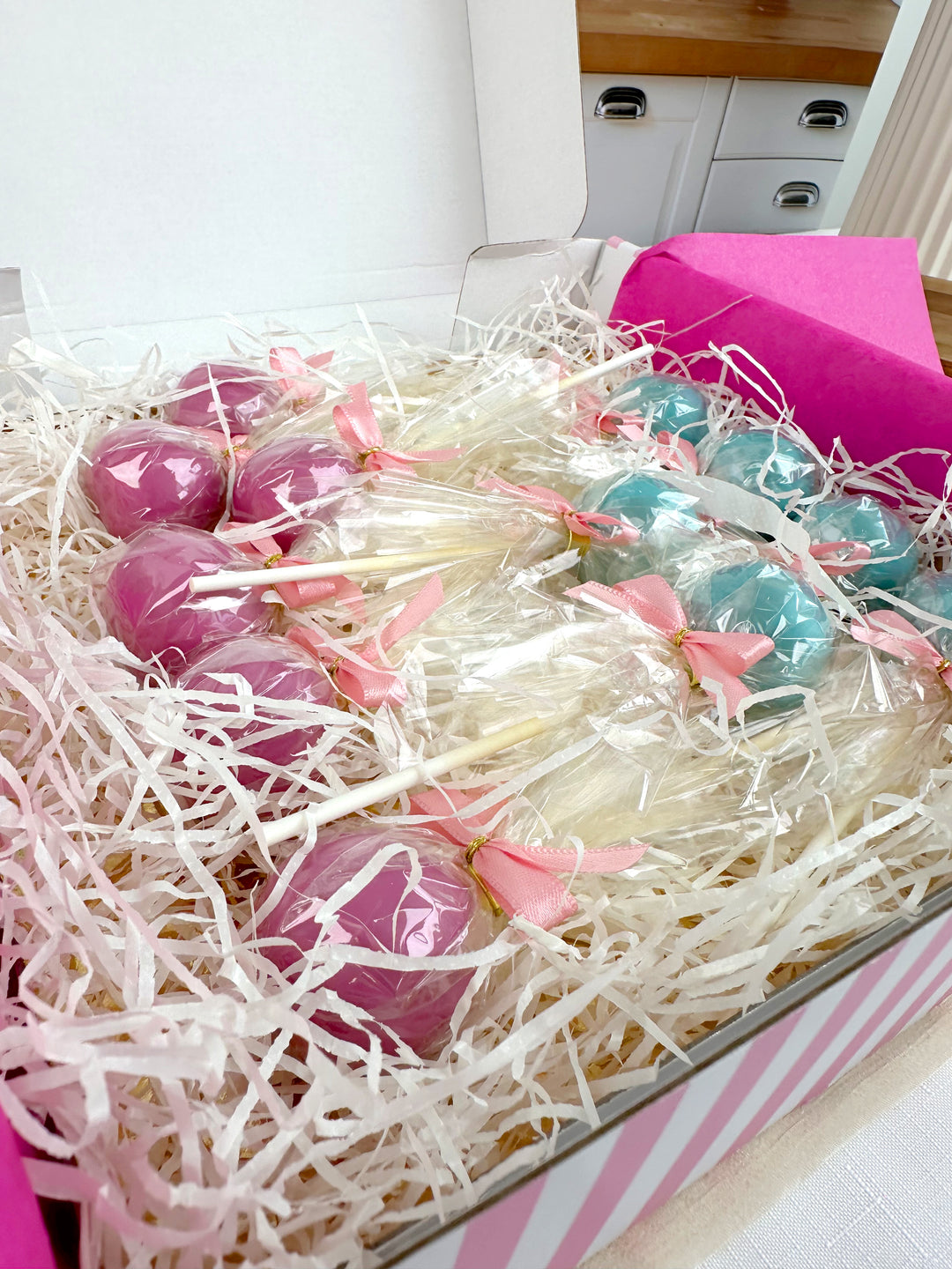 Cake pops with colourful icing and logo (12 pieces)