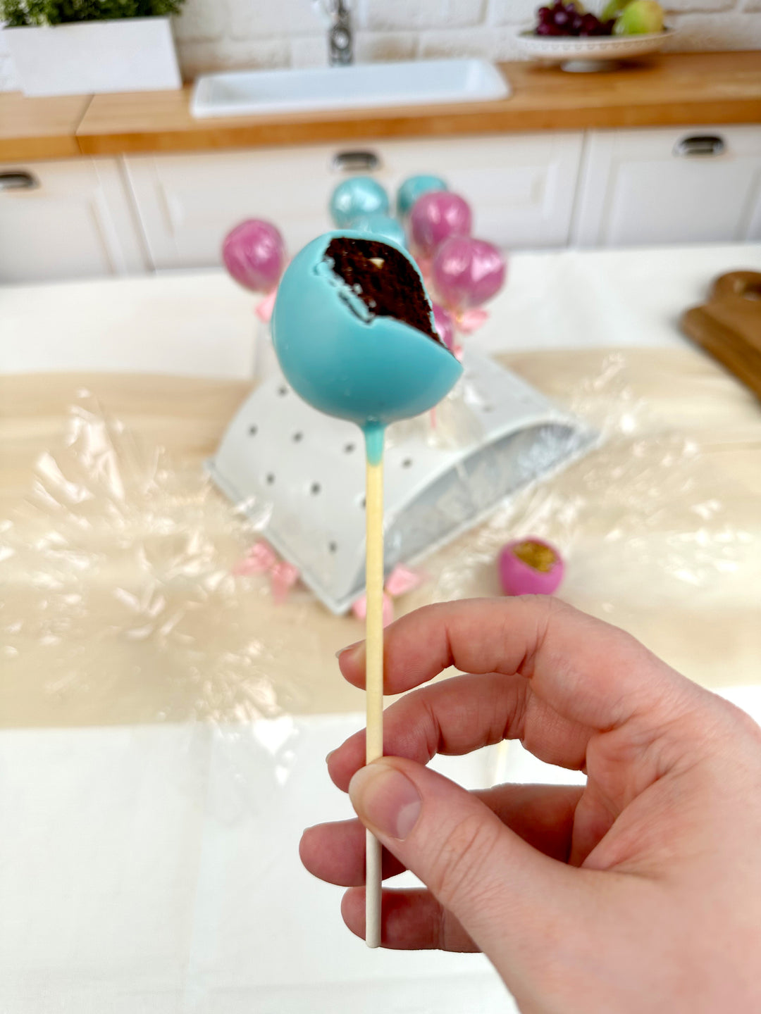 Cake pops with colourful icing and logo (12 pieces)