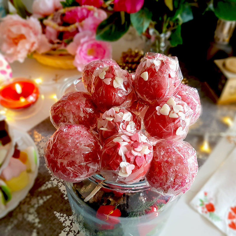 Valentine’s Day cake pops (12 pieces)