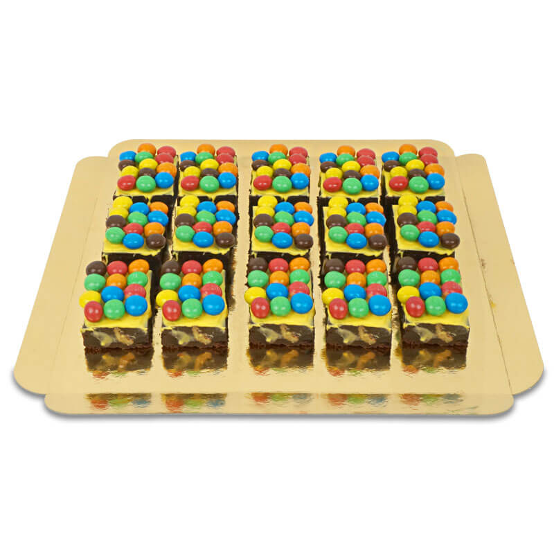15 brownies with crispy chocolate chip decoration