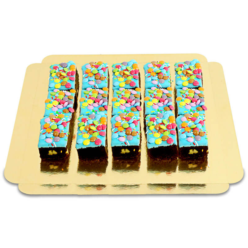 15 brownies with chocolate chip decoration