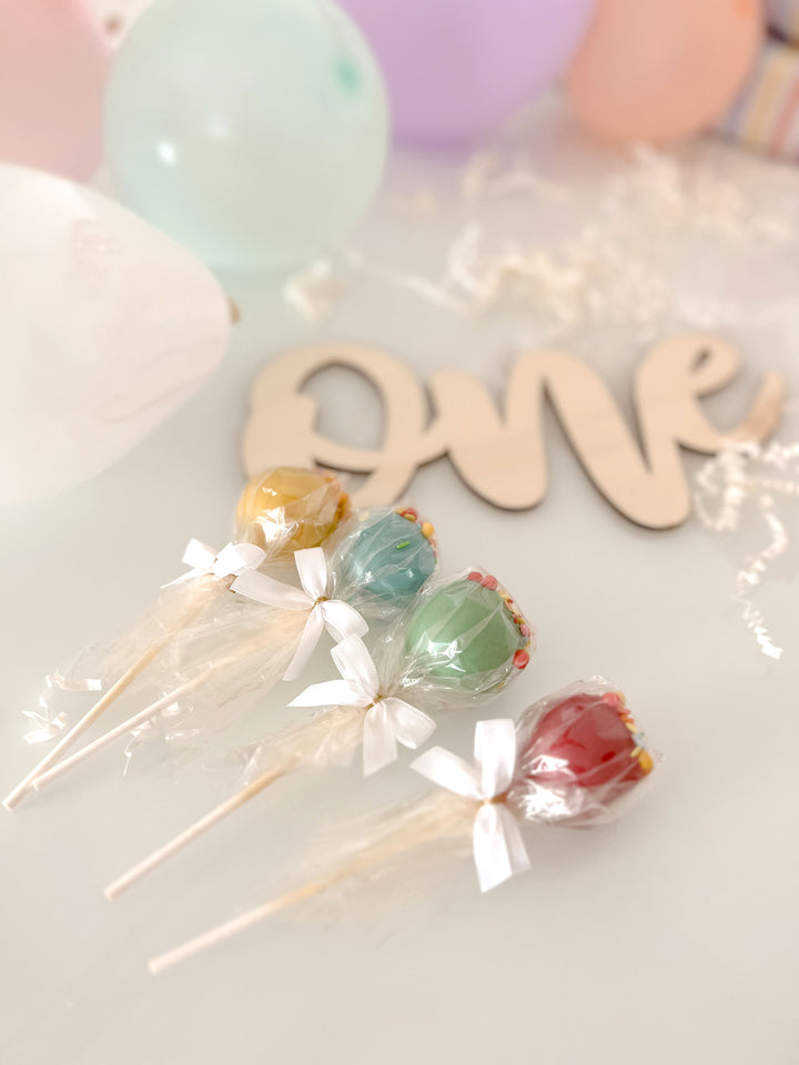 Colourful cake pops with sprinkles and confetti (12 pieces)