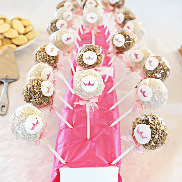 12 cake pops with logo, hazelnut and coconut