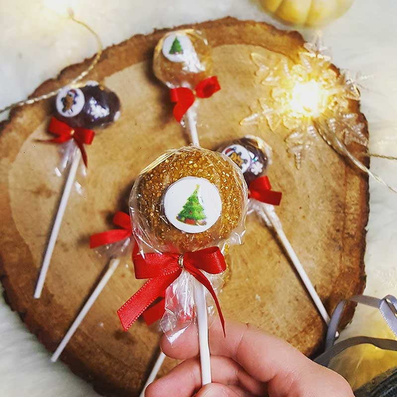 Christmas cake pops (12 pieces)