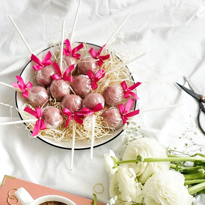 Cake pops with ruby chocolate (12 pieces)
