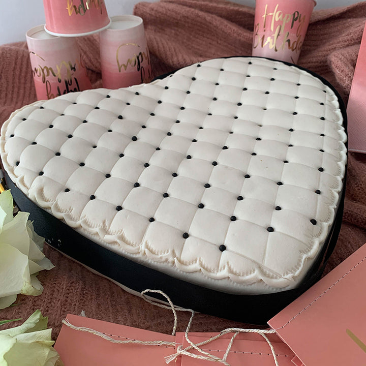 Deluxe Valentine’s Day cake in heart shape, black & white