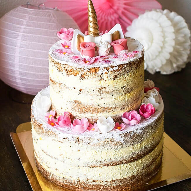 Two-tier naked cake – vanilla/raspberry