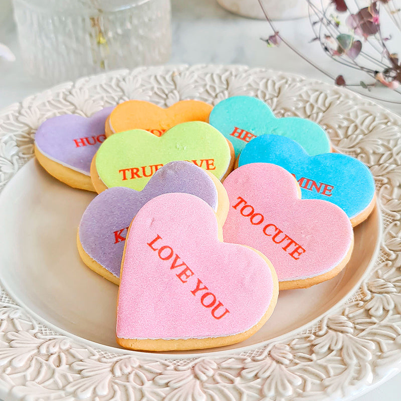 Heart-shaped biscuits with a love message (12 pieces)
