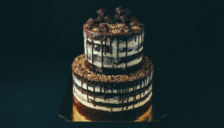 2-tier cake with Kinder Bueno® bars