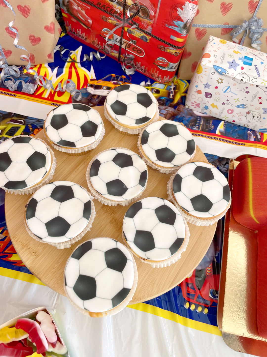 Football cupcakes, 9 pieces