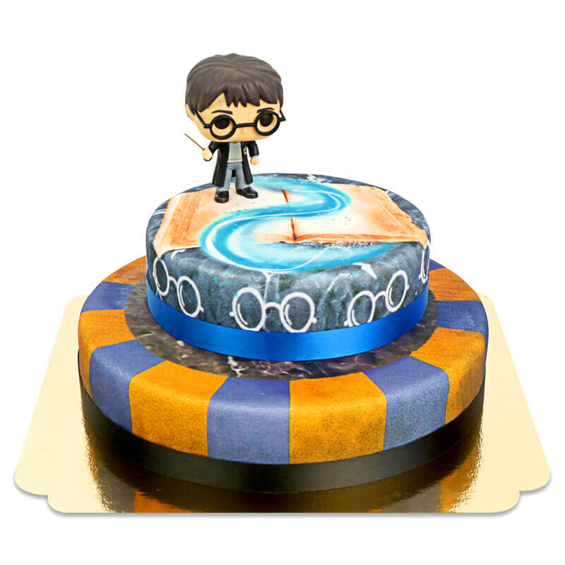 Harry Potter® on a 2-tier raven cake