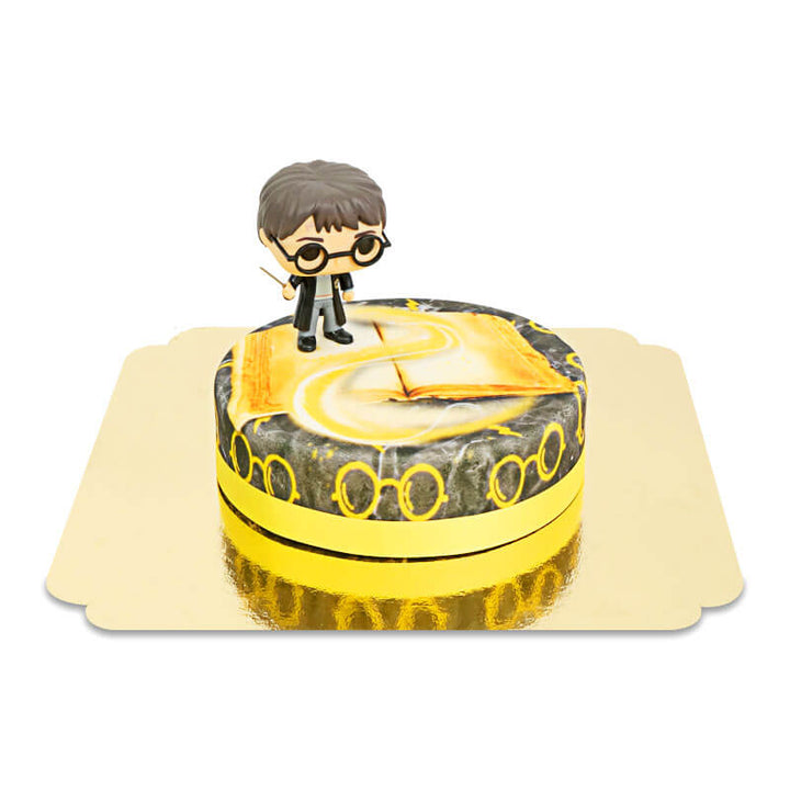 Harry Potter® on a yellow magic cake